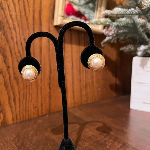 Napier Jewelry - Napier Clip-On Earrings Gold Tone Faux Pearl Vintage Marked Signed Classic 3/4"